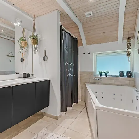 Ferienhaus Arttu - 2-4km From The Sea By Interhome Blåvand